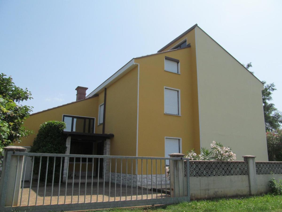 Apartments Zvezdica*** With Garden Zambratija (Istria) Exterior foto