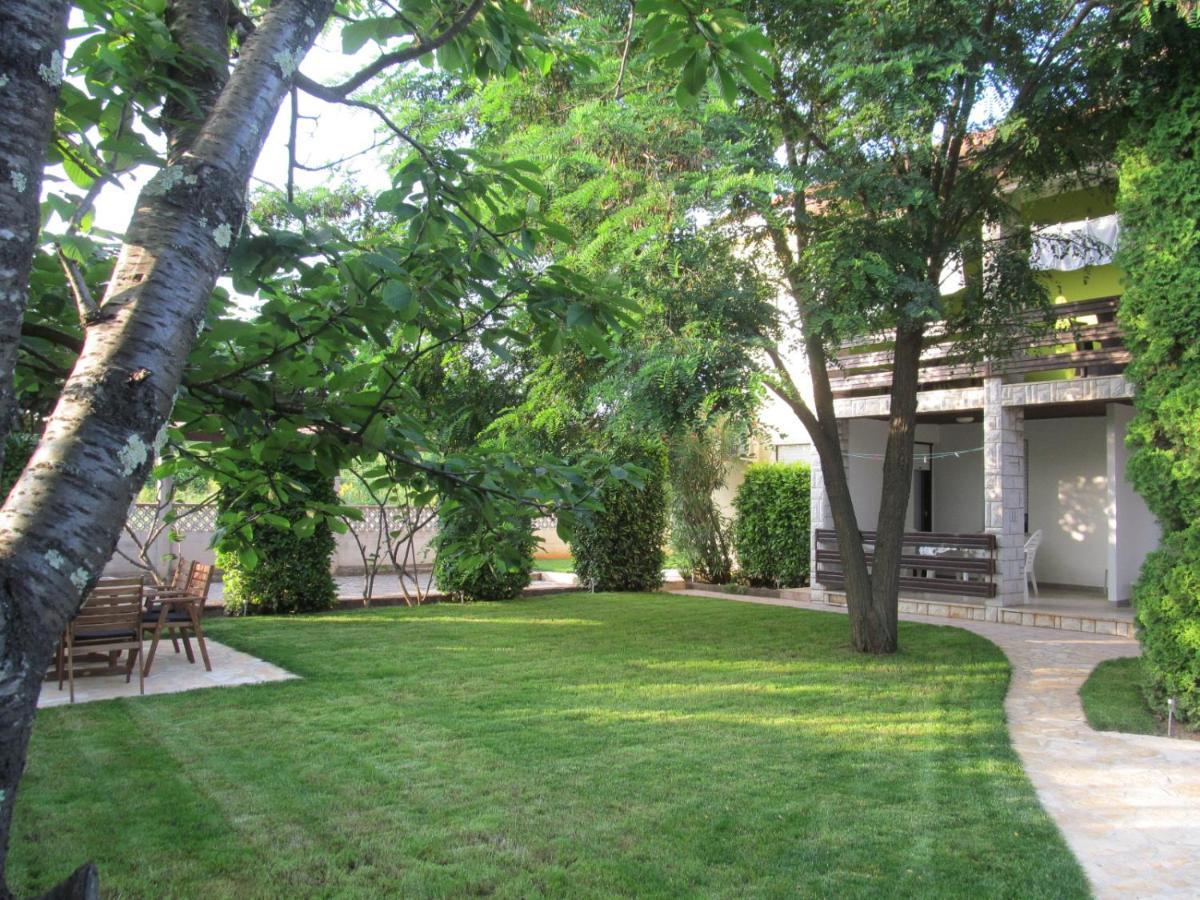 Apartments Zvezdica*** With Garden Zambratija (Istria) Exterior foto